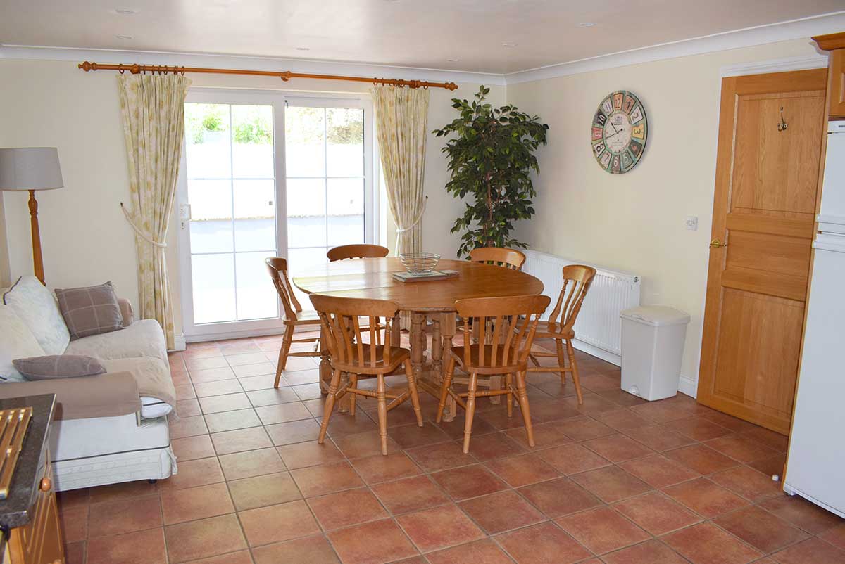 Fully equipped kitchen/diner