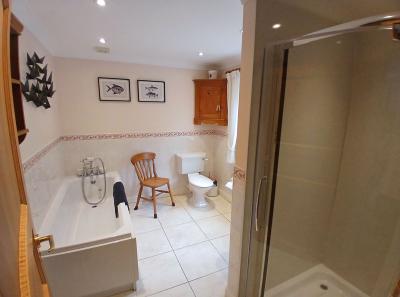 The Moorings En Suite Bathroom